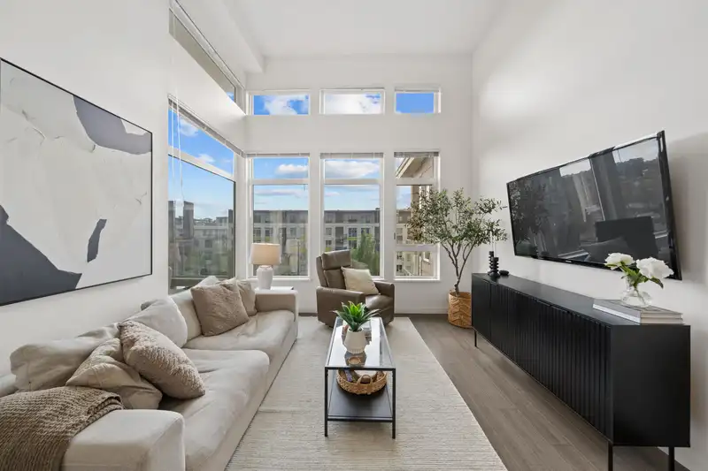 502 3263 PIERVIEW CRESCENT - photo 4 of 39