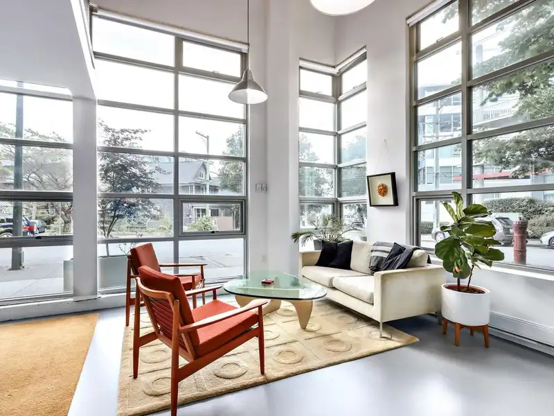 101 272 E 4TH AVENUE - photo 4 of 27