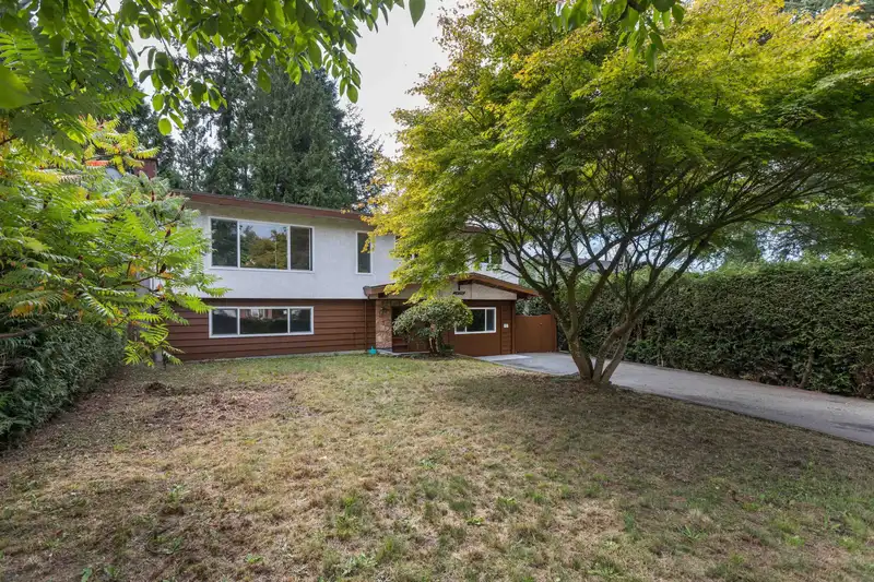 14036 102A AVENUE - photo 3 of 40