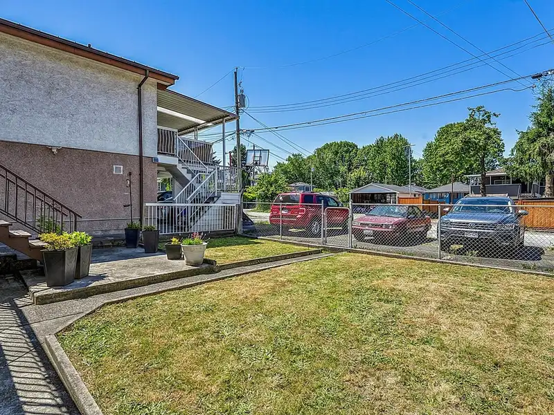 3807 VICTORIA DRIVE - photo 4 of 30