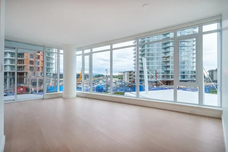 204 7683 PARK CRESCENT - photo 3 of 25