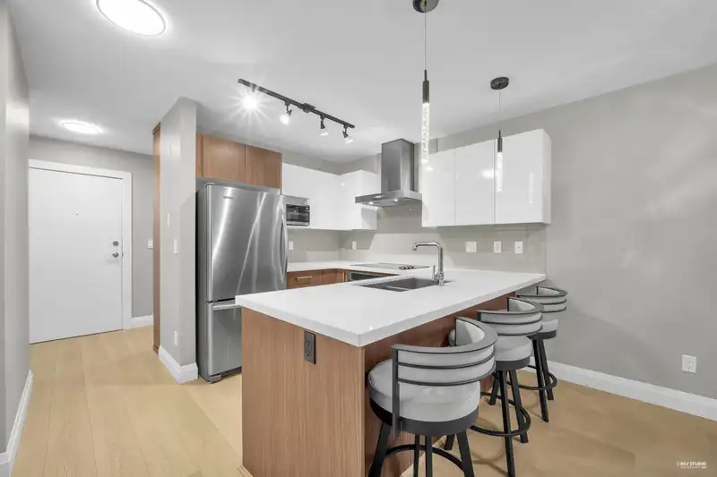 416 7131 STRIDE AVENUE - photo 2 of 40