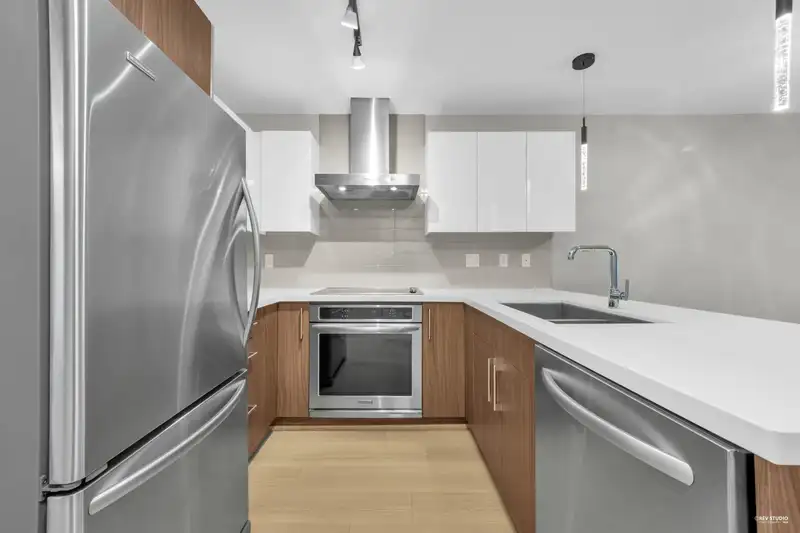 416 7131 STRIDE AVENUE - photo 3 of 40