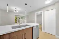 416 7131 STRIDE AVENUE - thumbnail 4