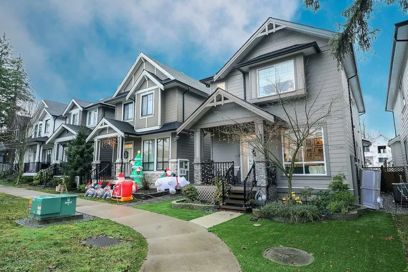 2525 168 STREET - photo 3 of 25