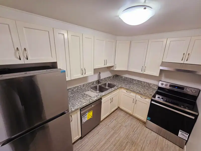 304 8511 WESTMINSTER HIGHWAY - photo 2 of 9