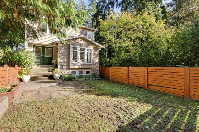 1400 RIVERSIDE DRIVE - photo 2 of 25