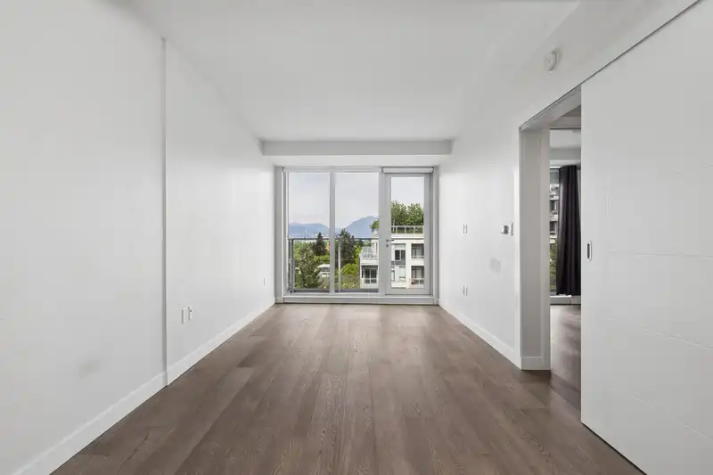 410 528 W KING EDWARD AVENUE - photo 4 of 34