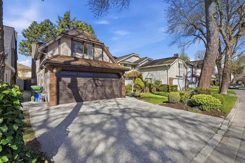 6215 GARNET DRIVE - photo 2 of 40