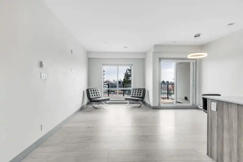 311 6968 ROYAL OAK AVENUE - photo 3 of 20