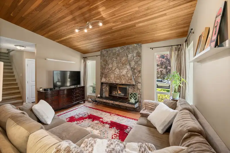 11751 CASCADE DRIVE - photo 3 of 40