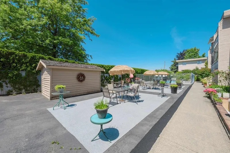 123 11806 88 AVENUE - photo 1 of 21