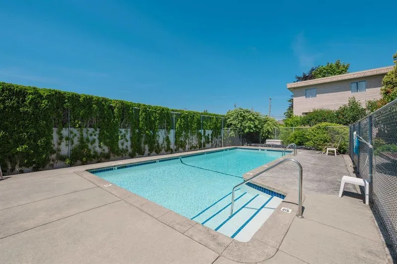 123 11806 88 AVENUE - photo 4 of 21