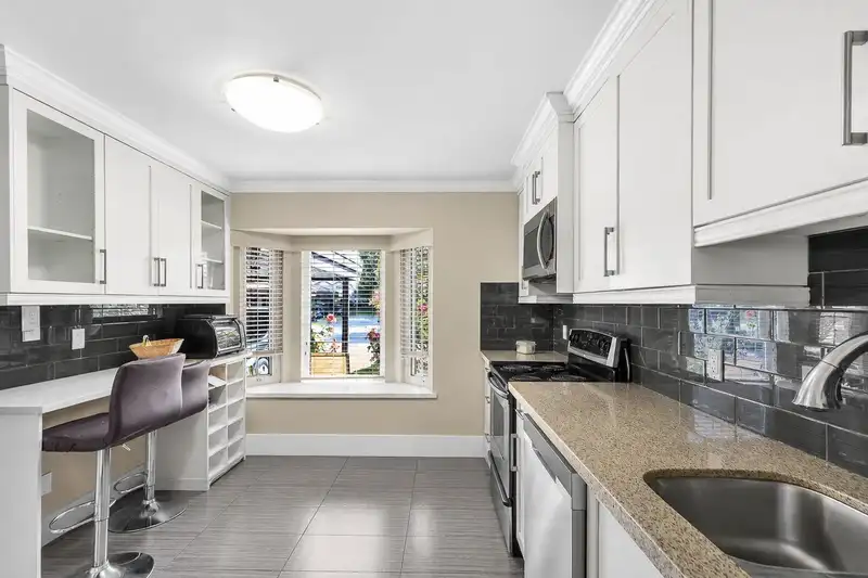 18 8111 SAUNDERS ROAD - photo 4 of 38