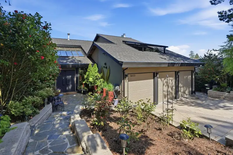 5653 GROVERIDGE WYND - photo 1 of 40