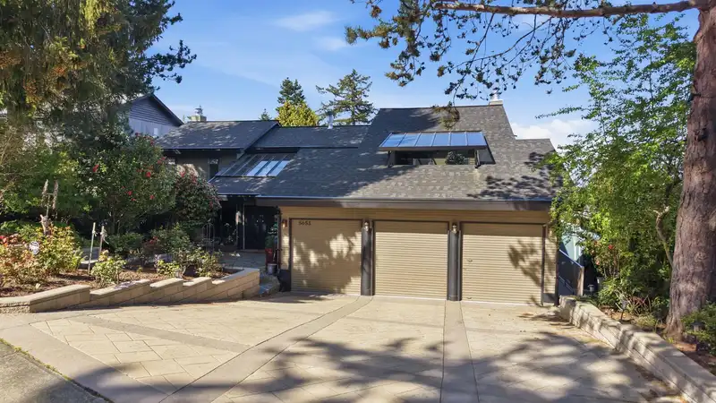 5653 GROVERIDGE WYND - photo 2 of 40