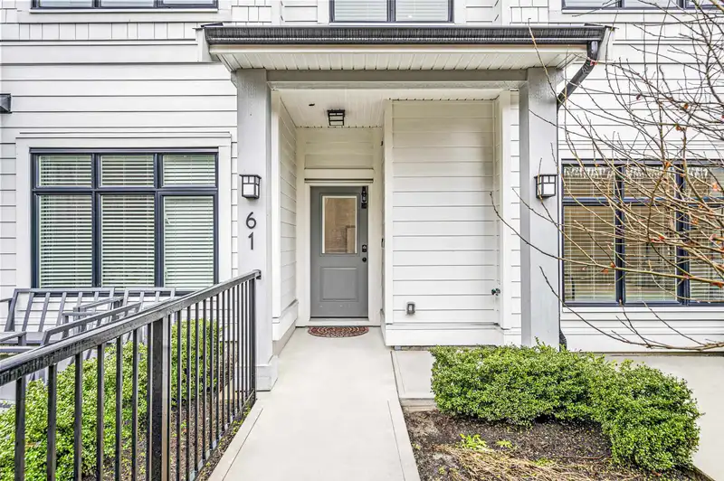 61 17557 100 AVENUE - photo 3 of 37