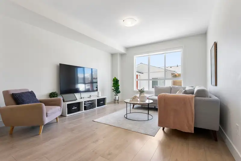 123 16561 17A AVENUE - photo 2 of 38