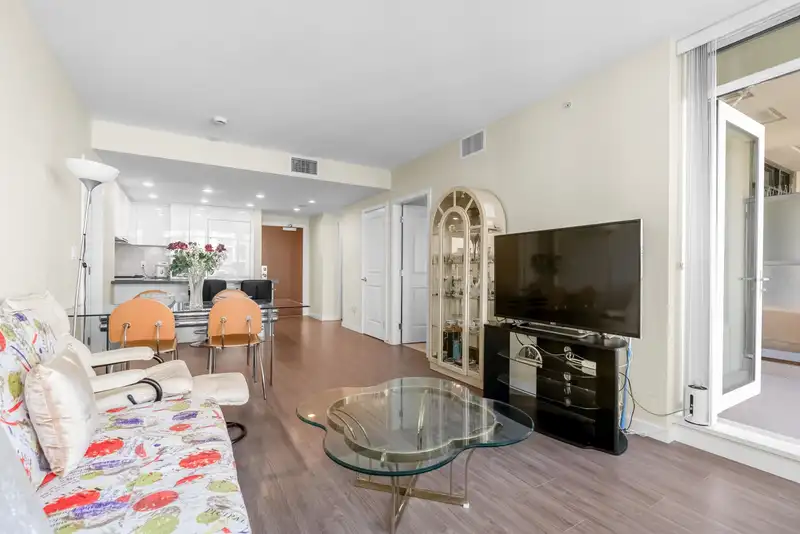712 7338 GOLLNER AVENUE - photo 3 of 31