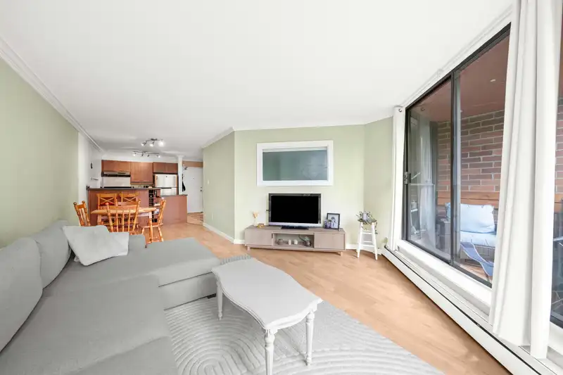 215 950 DRAKE STREET - photo 3 of 19