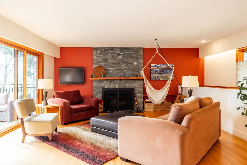 13464 56 AVENUE - photo 4 of 40