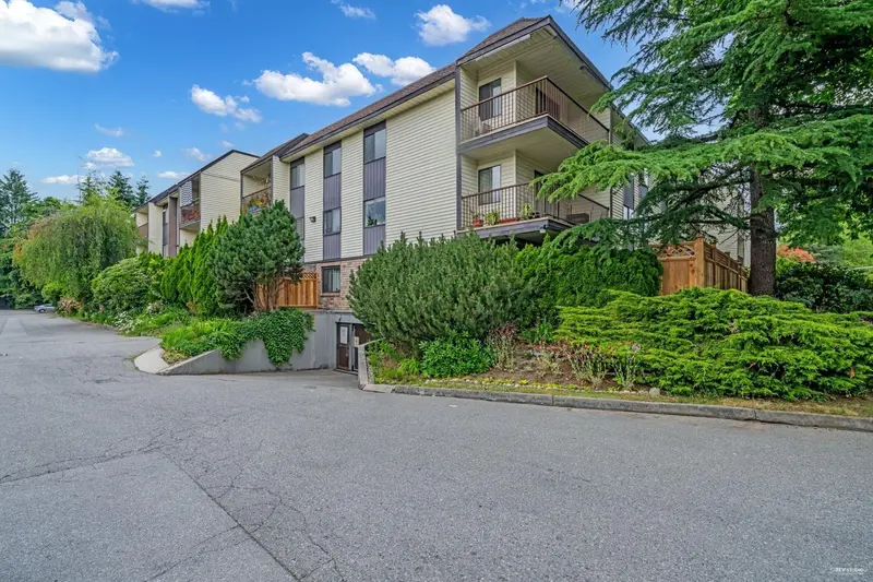 103 13775 74 AVENUE - photo 4 of 24