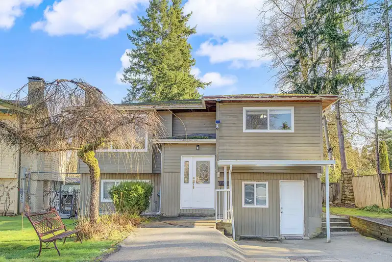8076 139A STREET - photo 3 of 37