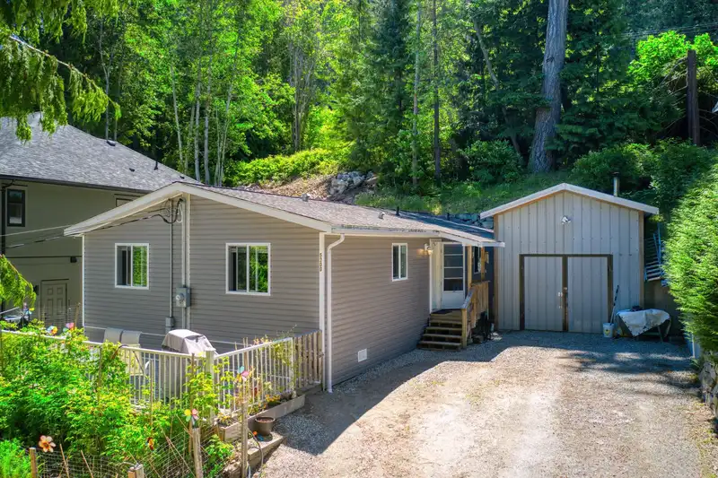 5200 WESJAC ROAD - photo 1 of 17