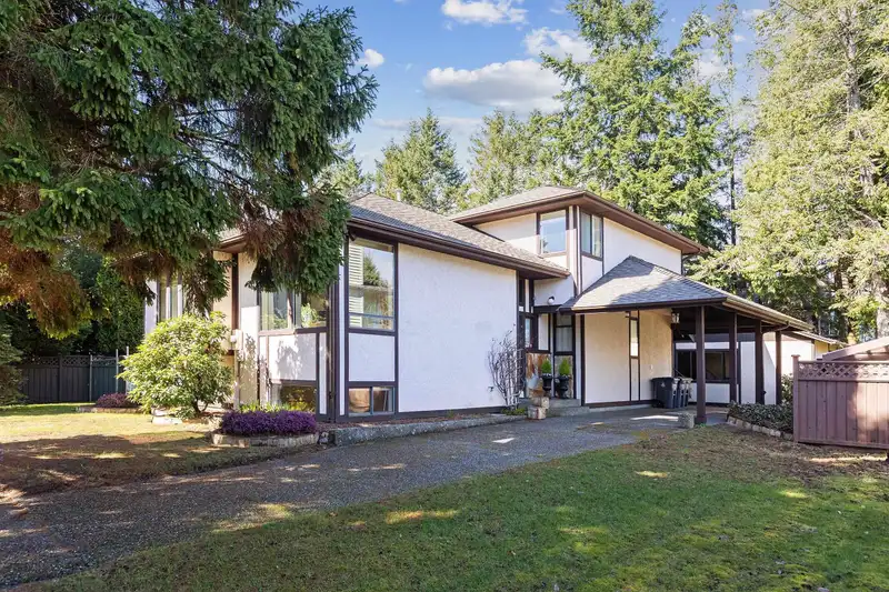 14025 20 AVENUE - photo 2 of 35
