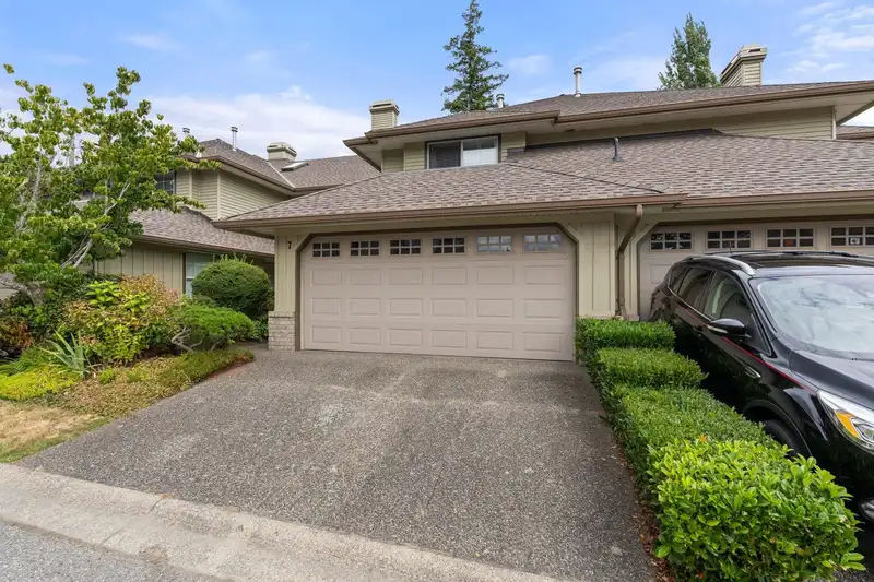7 15860 82 AVENUE - photo 1 of 38