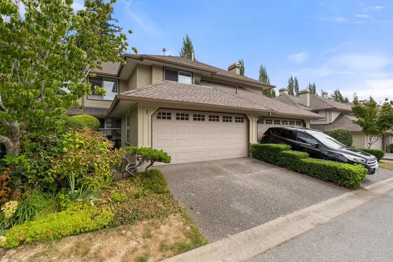 7 15860 82 AVENUE - photo 2 of 38