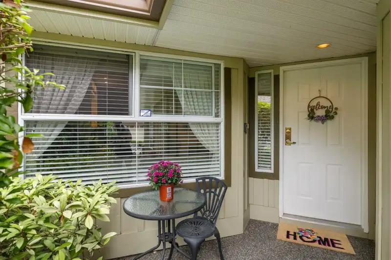 7 15860 82 AVENUE - photo 3 of 38