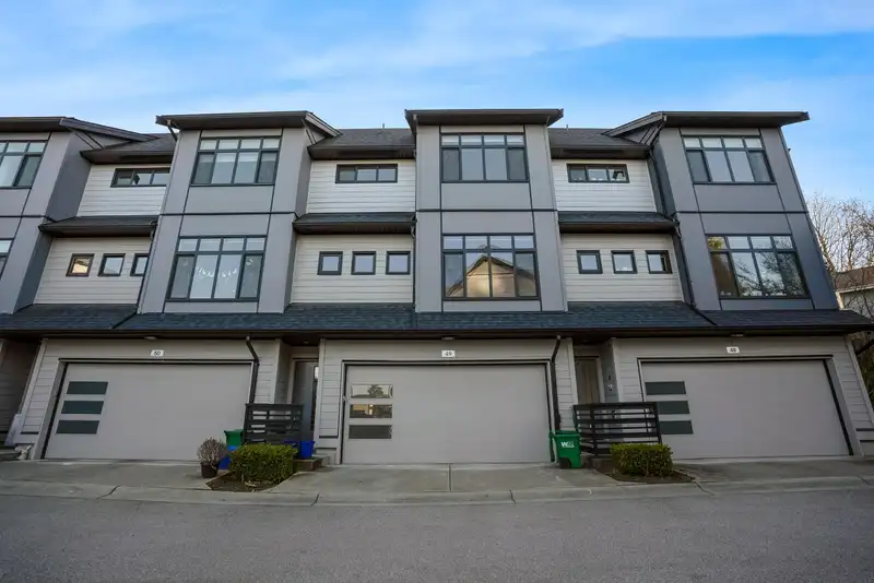 49 15177 60 AVENUE - photo 1 of 14