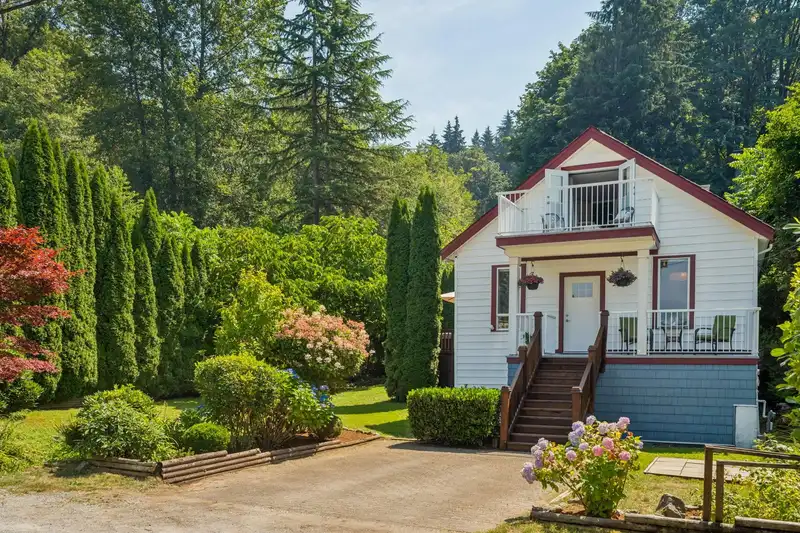 2813 JANE STREET - photo 2 of 40