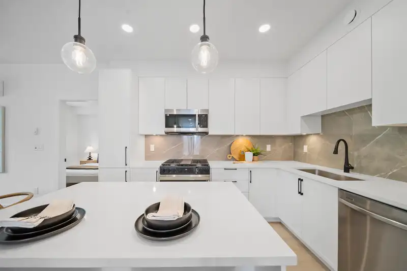 406 3465 146A STREET - photo 1 of 10