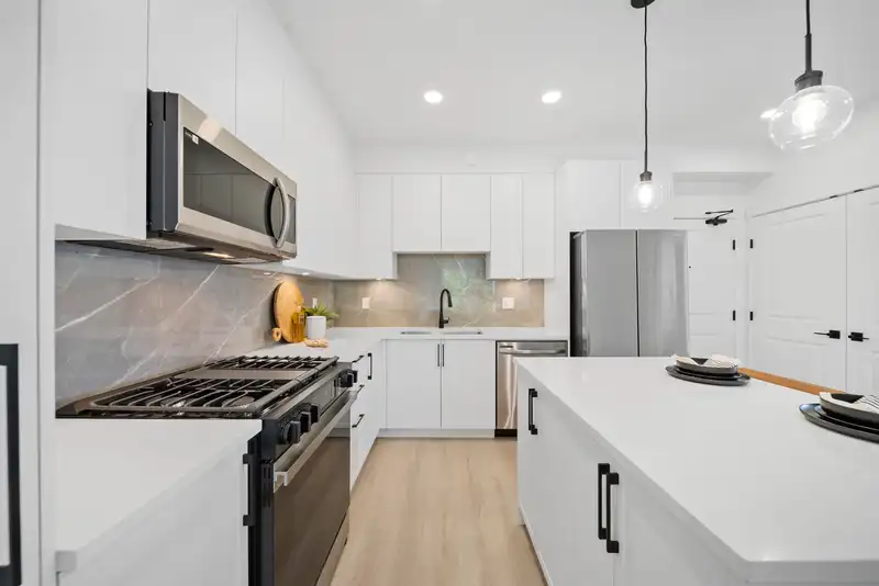 406 3465 146A STREET - photo 3 of 10