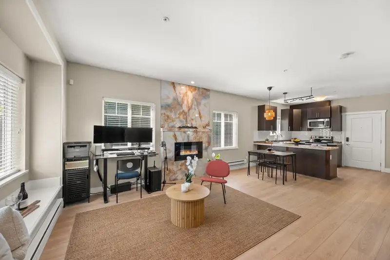 111 368 ELLESMERE AVENUE - photo 1 of 23