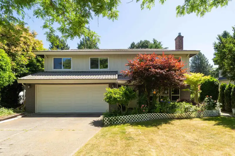 1722 145A STREET - photo 1 of 29