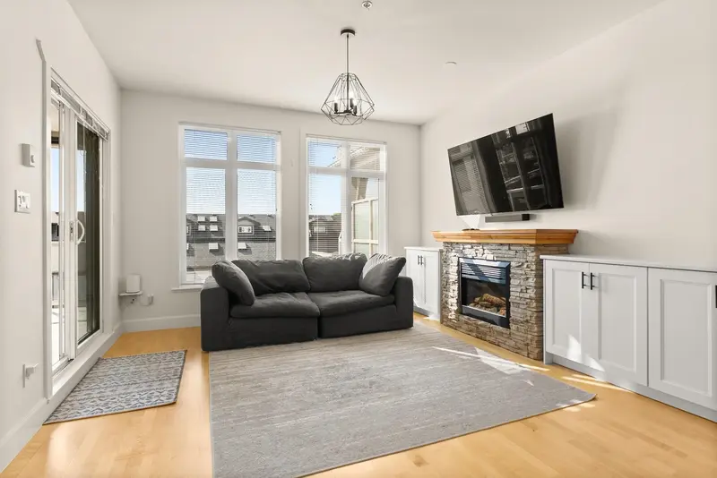 311 4280 MONCTON STREET - photo 2 of 25