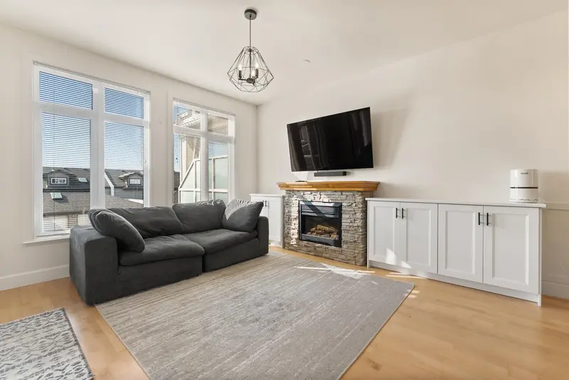 311 4280 MONCTON STREET - photo 3 of 25