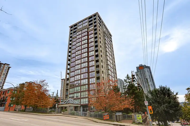 202 850 ROYAL AVENUE - photo 1 of 18