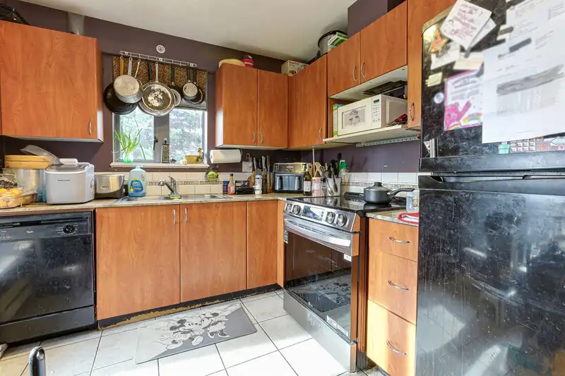 202 850 ROYAL AVENUE - photo 3 of 18