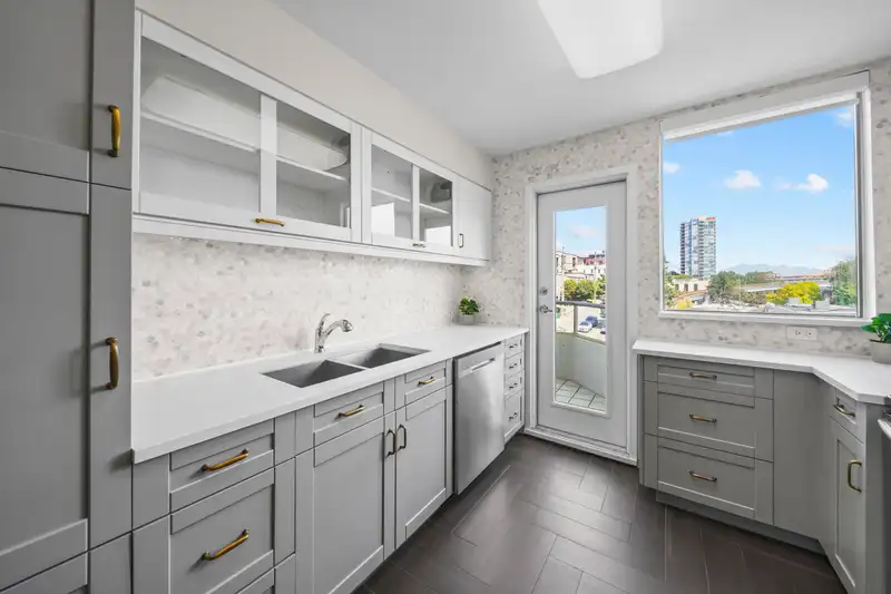 300 328 CLARKSON STREET - photo 1 of 39