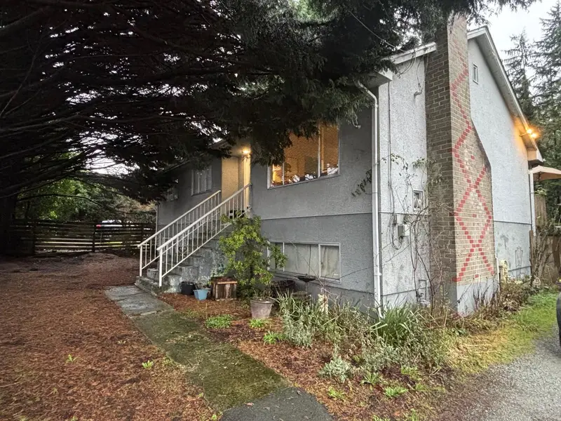 11230 72 AVENUE - photo 1 of 8