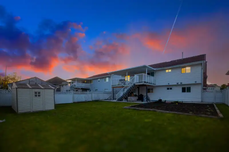 12452 90A AVENUE - photo 2 of 27