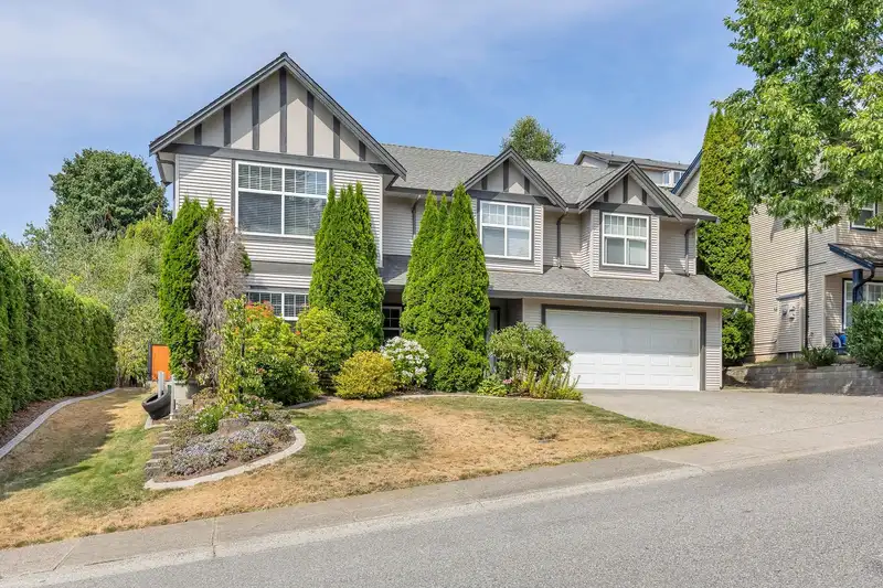 35479 TWEEDSMUIR DRIVE - photo 2 of 40