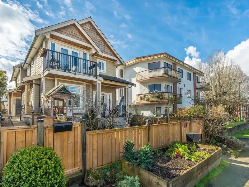 2422 TRIUMPH STREET - photo 1 of 14