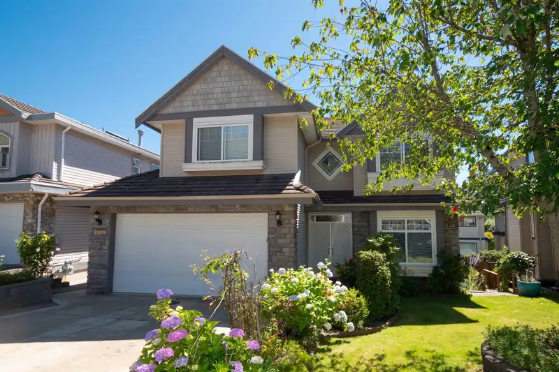 2109 TURNBERRY LANE - photo 1 of 40