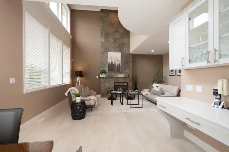 2109 TURNBERRY LANE - photo 4 of 40