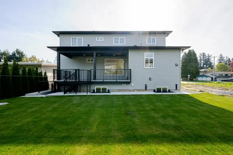 2219 LYNDEN STREET - photo 4 of 40